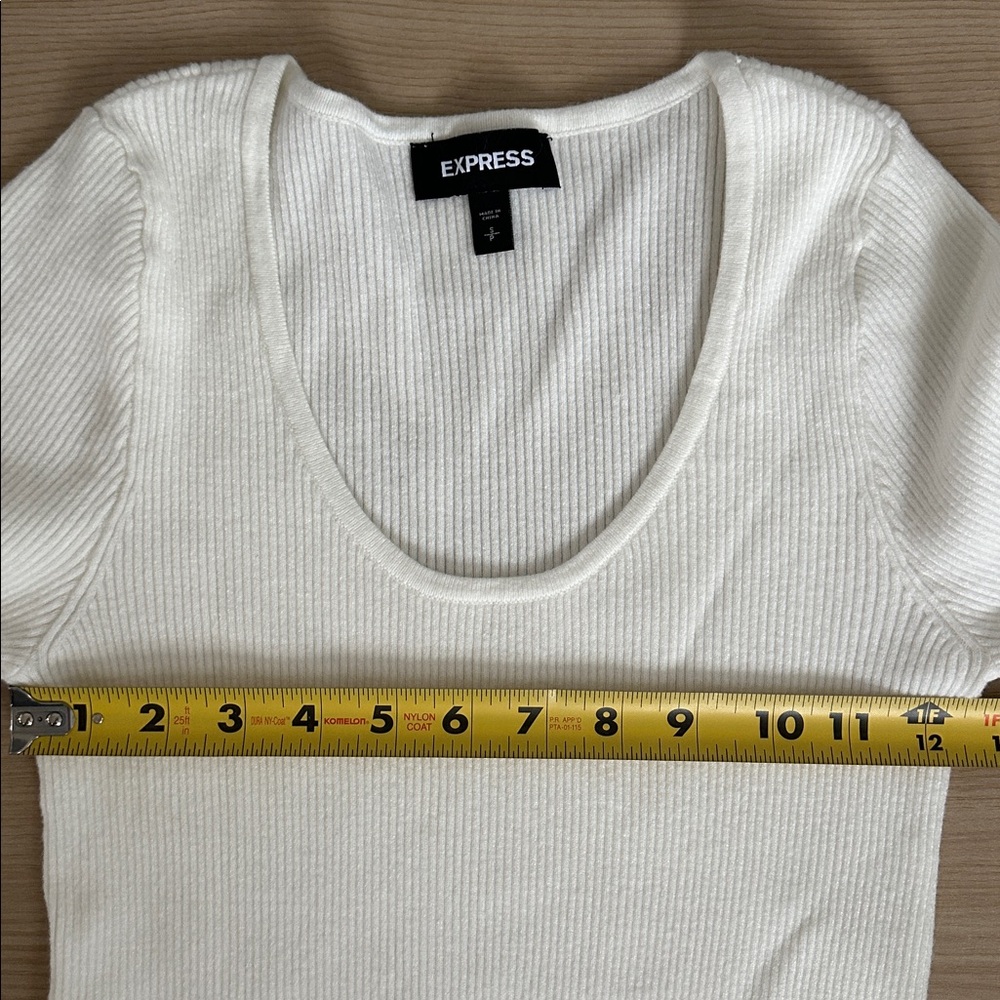 Express Cream Sweater Small - Picture 4 of 9